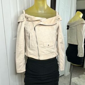 Forever 21, size large could prob fit med, sits off shoulder